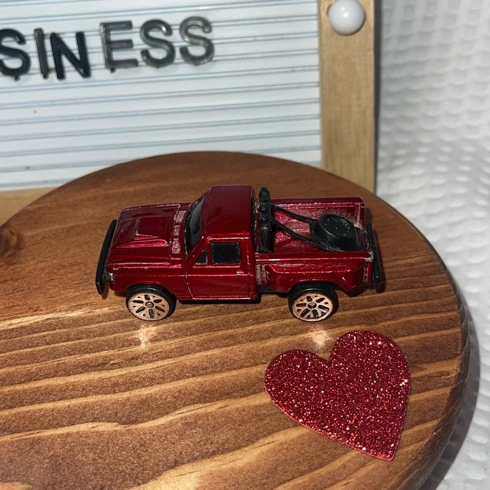 MAISTO RED PICK UP TRUCK Die cast 1:64 Scale